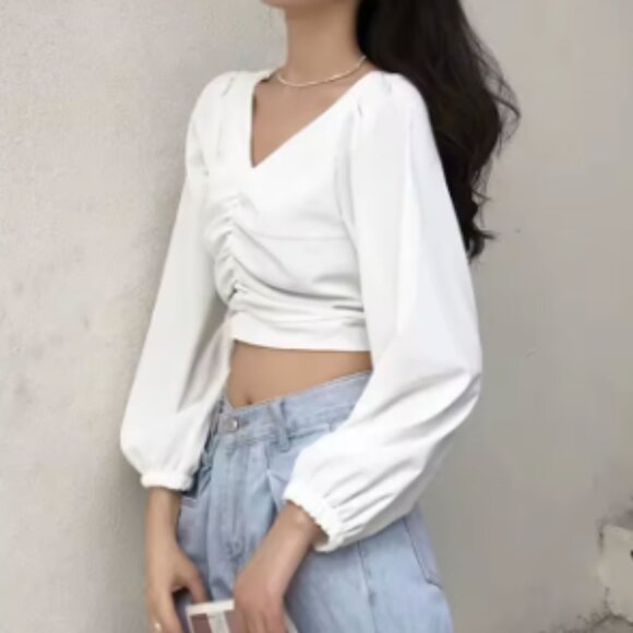 Elegant White Ruched Top - Picture 2 of 6